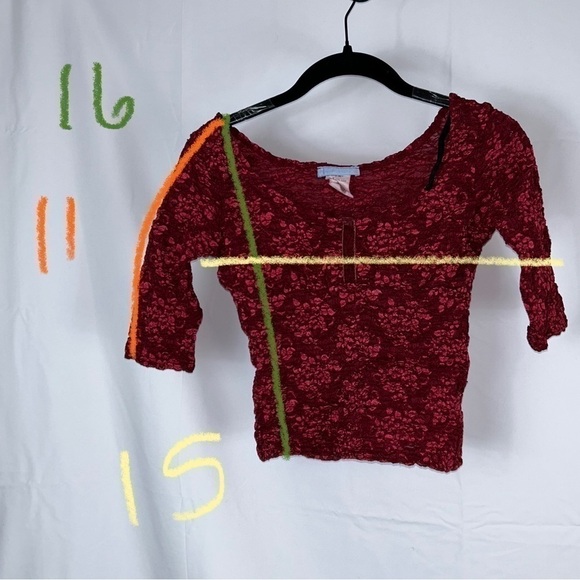 2 Much LA Top Lace Floral Y2K Vintage Quarter Sleeve Pull On Top Scoop Neck - Picture 3 of 9